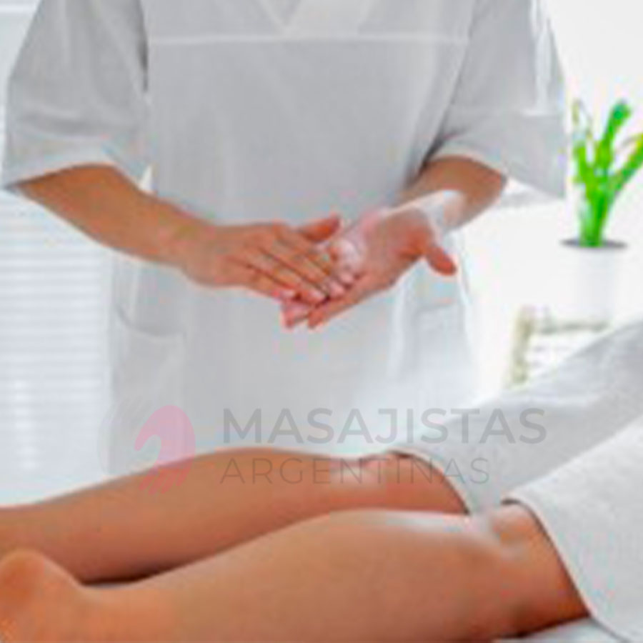 Ana Masajista Profesional atendiendo en Microcentro