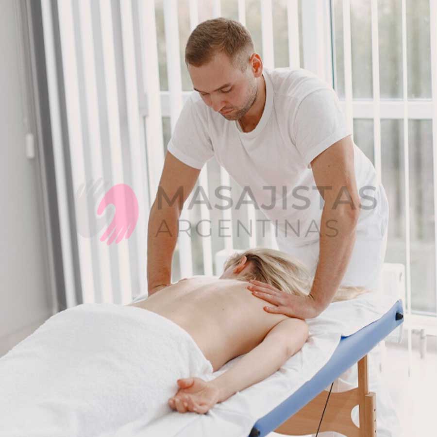 Fabian Masoterapeuta atendiendo en Flores